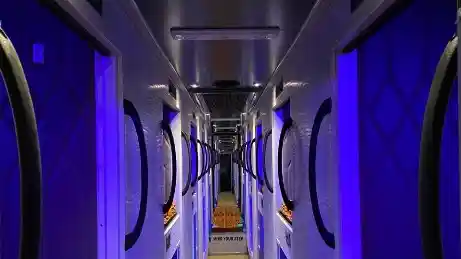 Foto - Seperti Ini Penampakan Sleeper Bus India, Tampang Jadul Interior Ala Hotel