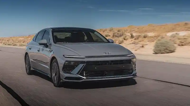 Berita - Hyundai Sonata Dinobatkan Jadi Sedan Mid-Size Terbaik