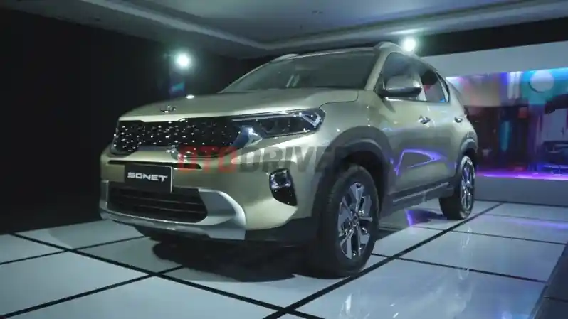 Foto - Adu Irit BBM Toyota Raize-Daihatsu Rocky vs Nissan Magnite vs KIA Sonet