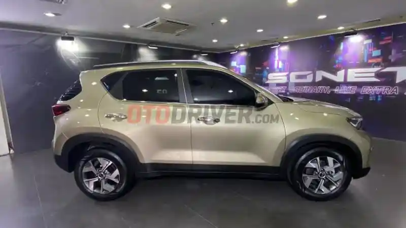 Foto - Resmi Diluncurkan, Inilah Perbedaan Kia Sonet 7 Seater Dengan 5 Seater 