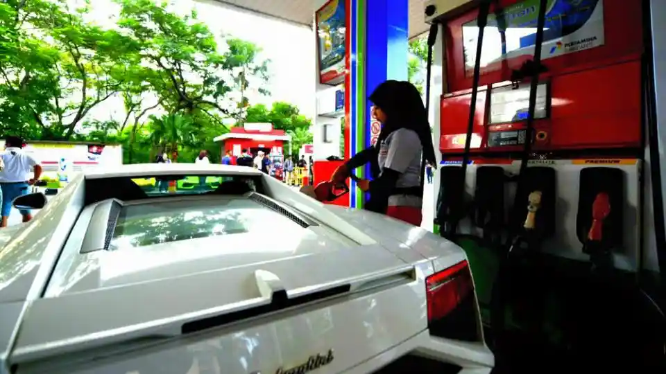 Foto - Para Pemilik Lamborghini Konvoi Ke Bandung Dengan Dukungan Pertamina (8 FOTO)