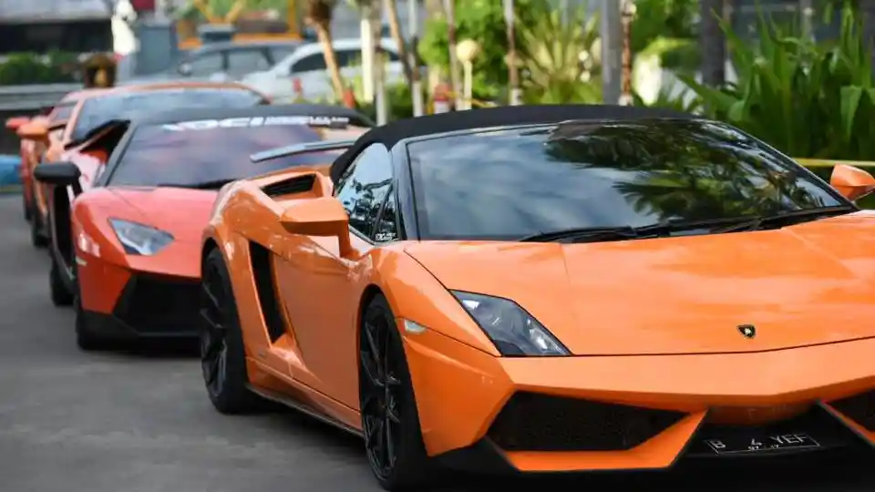 Foto - Para Pemilik Lamborghini Konvoi Ke Bandung Dengan Dukungan Pertamina (8 FOTO)