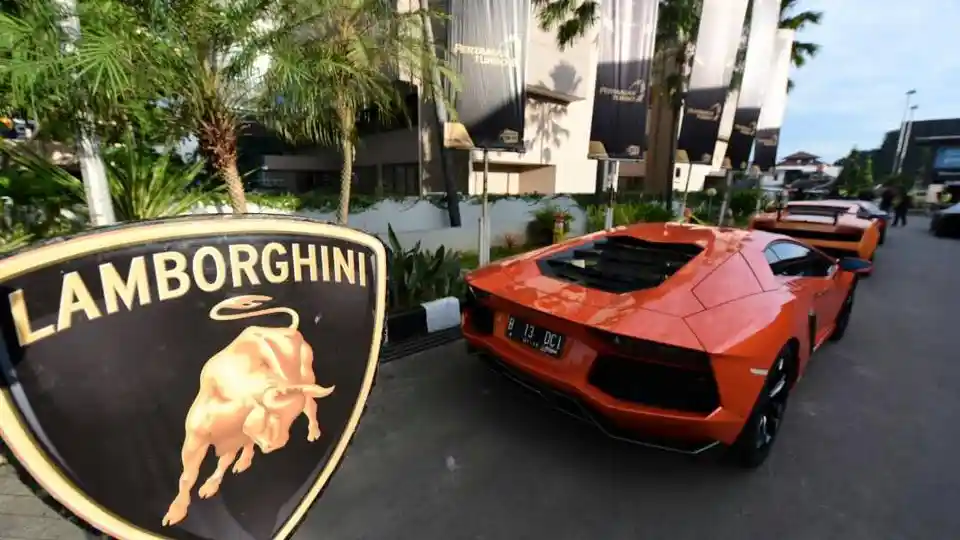 Foto - Para Pemilik Lamborghini Konvoi Ke Bandung Dengan Dukungan Pertamina (8 FOTO)