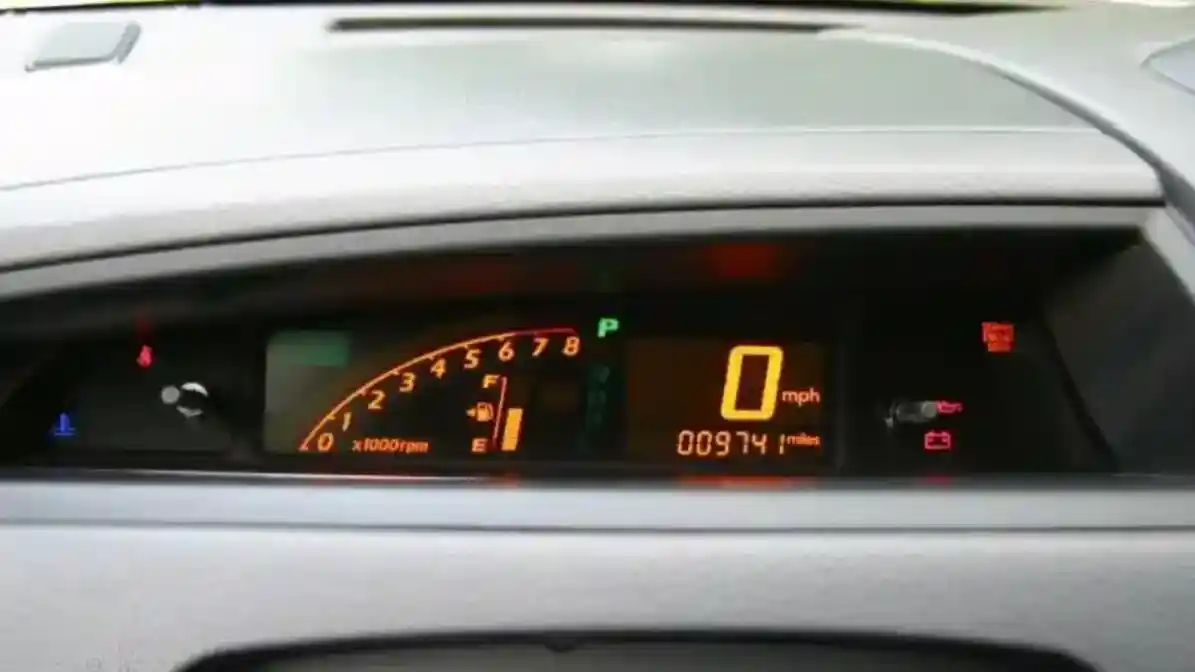 Foto - Kecepatan Mobil Di Speedometer Tidak Seakurat GPS, Ini Rahasianya