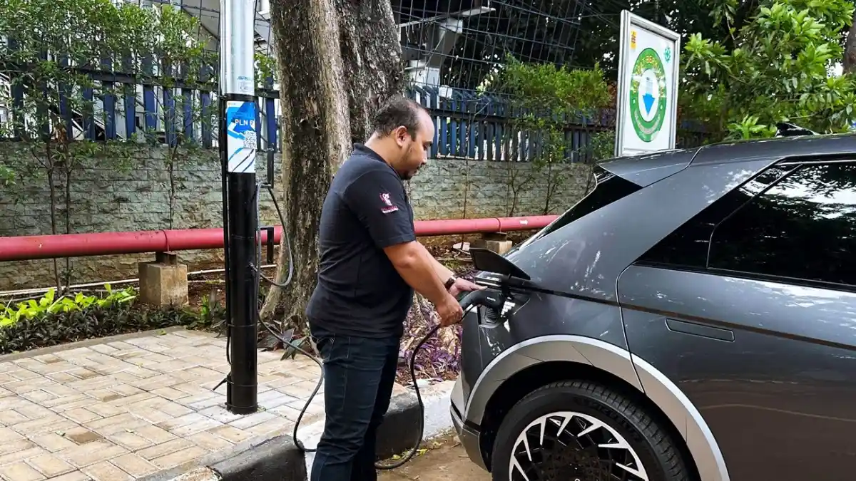 Berita - PLN Tuntaskan Ribuan SPKLU Di Tiang Listrik Tahun Ini