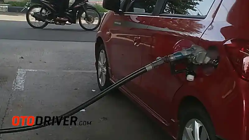 Foto - Solar Diisi Ke Mobil Bermesin Bensin? Ini Akibatnya