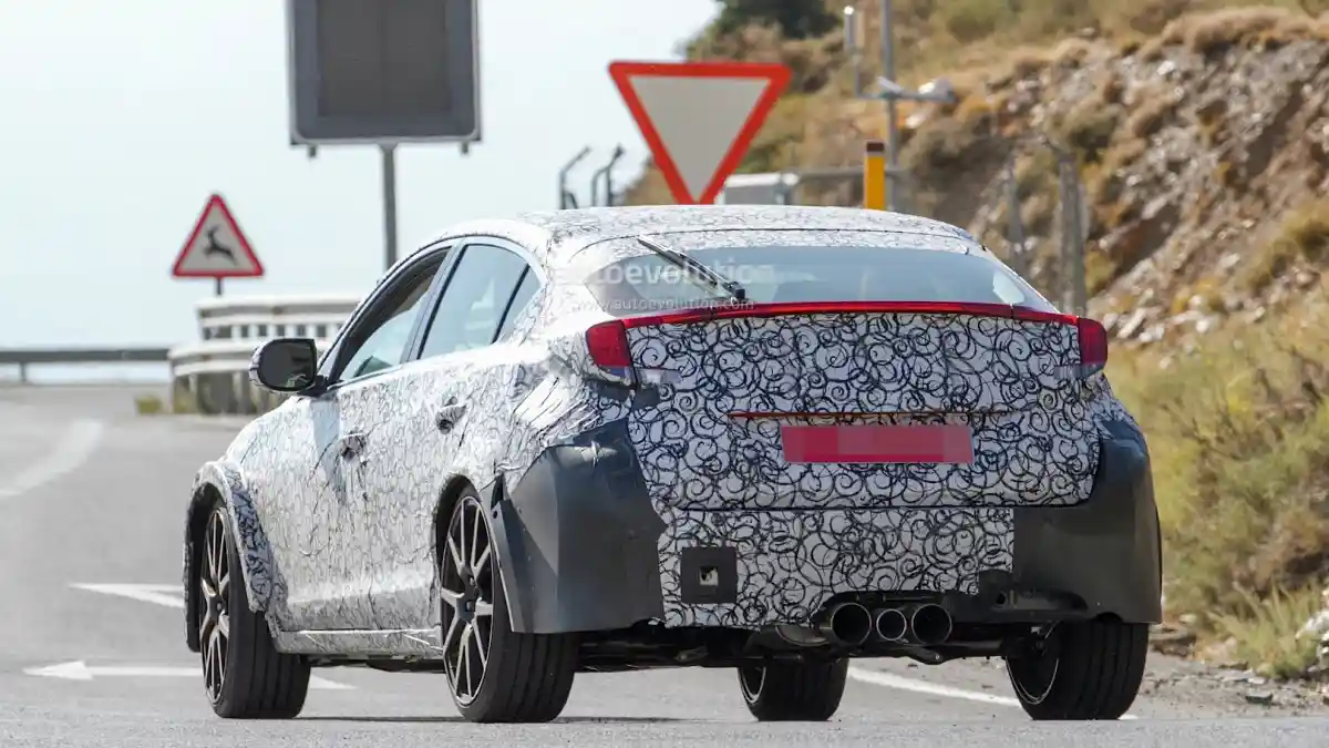 Foto - Spyshot : Buritan Honda Civic Type-R 2017 Mirip Ferrari