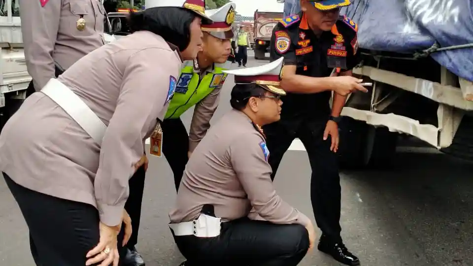 Foto - Sebanyak 277 Truk ODOL Terjaring Razia Gabungan Di Tol Jagorawi Sampai Dalam Kota