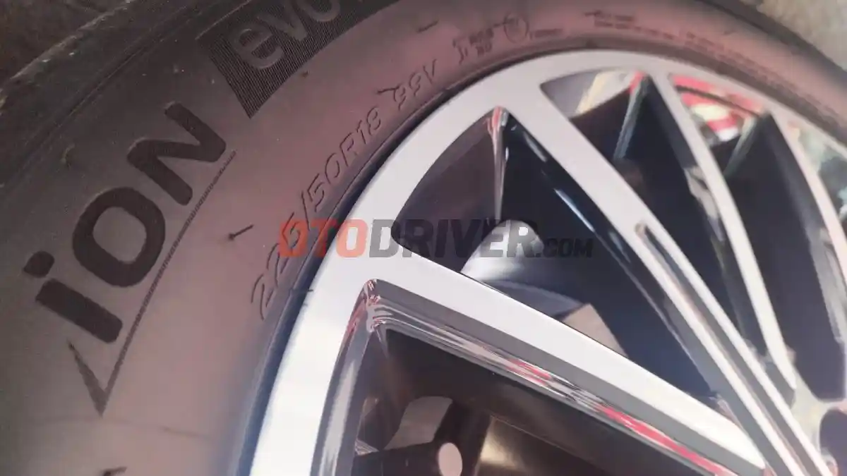 Foto - Alasan Leapmotor B10 Gunakan Ukuran Ban Belang