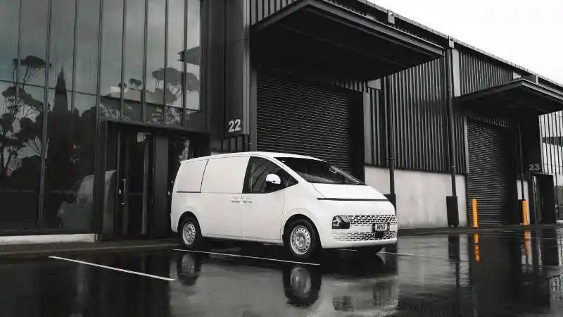 Berita - Hyundai Staria Bukan Pengganti H-1