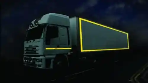 Foto - Truk 7.5 Ton Lebih Wajib Berstiker Reflektor Jika Ingin Lolos Uji KIR.