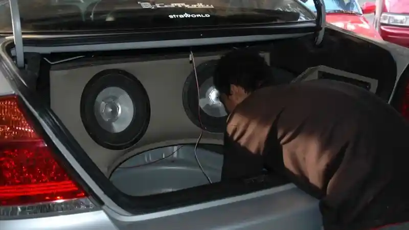 Tips - Alasan Pentingnya Subwoofer & Power Amplifier di Dalam Kabin