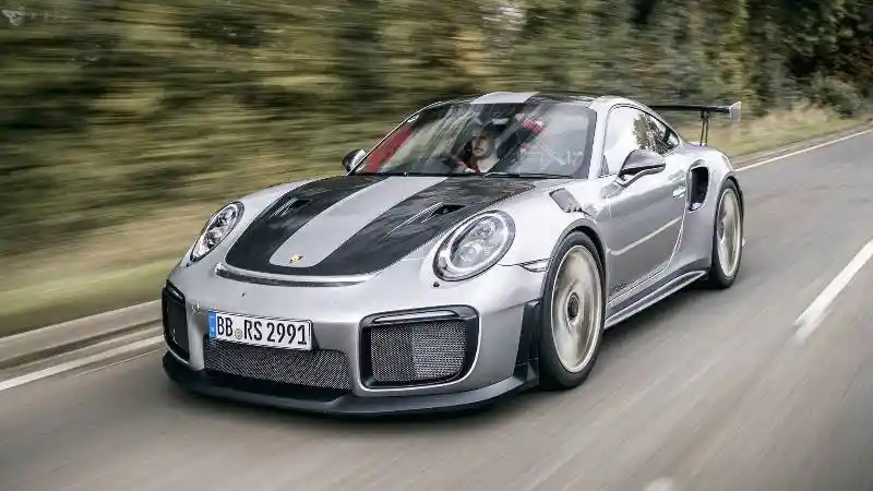 Foto - 5 Mobil Dengan Top Speed di Atas 300 KM/Jam yang Bisa Anda Miliki