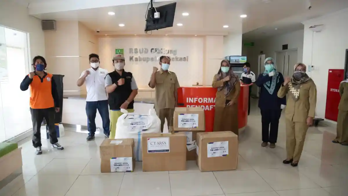 Foto - Suzuki Dan SCRC Sumbangkan APD Untuk Tenaga Medis