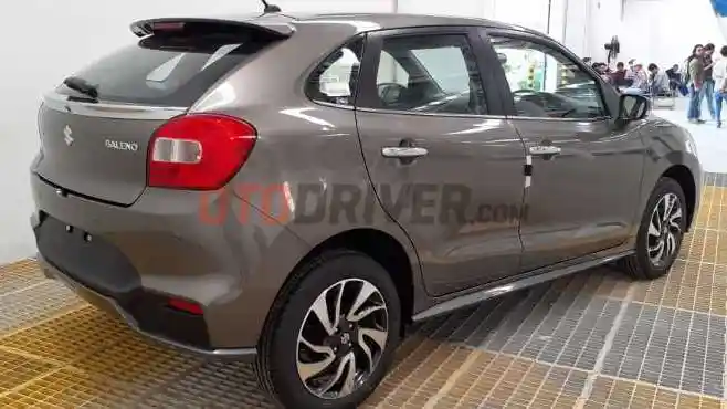 Foto - Sedang Laris Dipasaran, Suzuki Baleno Hatchback Malah Jadi Barang Langka