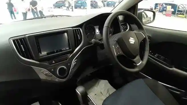 Foto - Sedang Laris Dipasaran, Suzuki Baleno Hatchback Malah Jadi Barang Langka