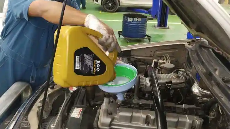 Foto - Sebelum Mudik, Pastikan Oli Mobil Anda Sudah Diganti