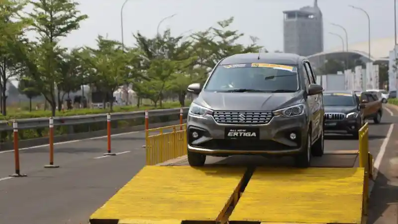 Foto - Mesin Serupa, Suzuki Ertiga Lebih Bertenaga Dibanding Jimny