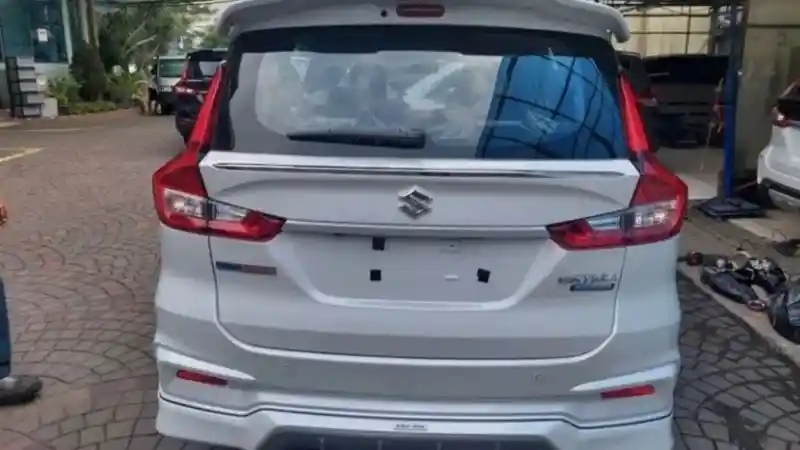Foto - Wujud Suzuki Ertiga Hybrid Terkuak Sebelum Peluncurannya