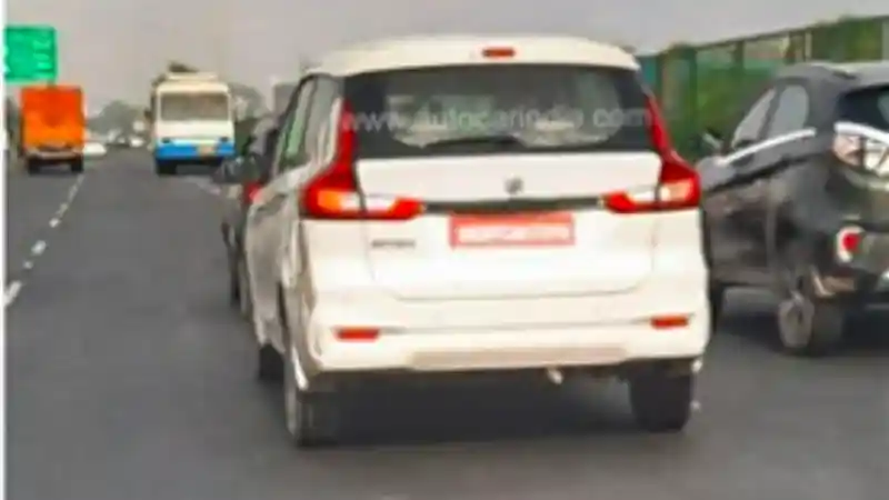 Foto - Versi Baru Suzuki Ertiga Tertangkap Kamera Di India. Pakai Girboks CVT?