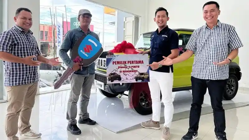 Foto - Suzuki Jimny 5-door Dikirim Ke Konsumen Di Seluruh Penjuru Negeri