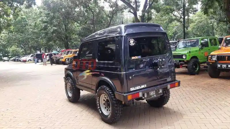 Foto - Modifikasi Suzuki Jimny Ala JDM Tengah Merebak