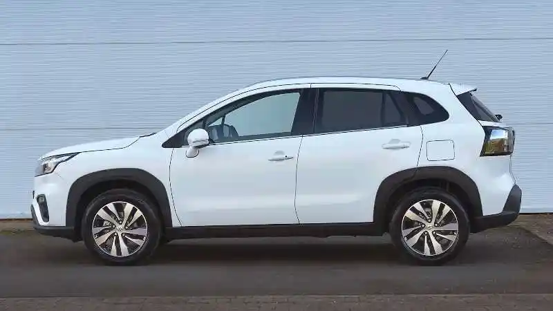 Foto - All New Suzuki SX4 S-Cross Tampil Lebih Ganteng Dan Punya Fitur Lebih Melimpah.