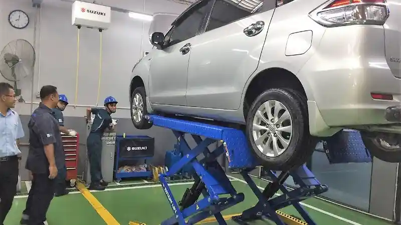 Foto - Ratusan Mobil Suzuki Dapati Servis Gratis di Solo