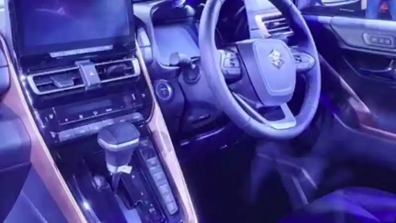 Foto - Kembaran Kijang Innova Zenix Dari Suzuki Hadir Di India, Termahal Rp 518 Jutaan