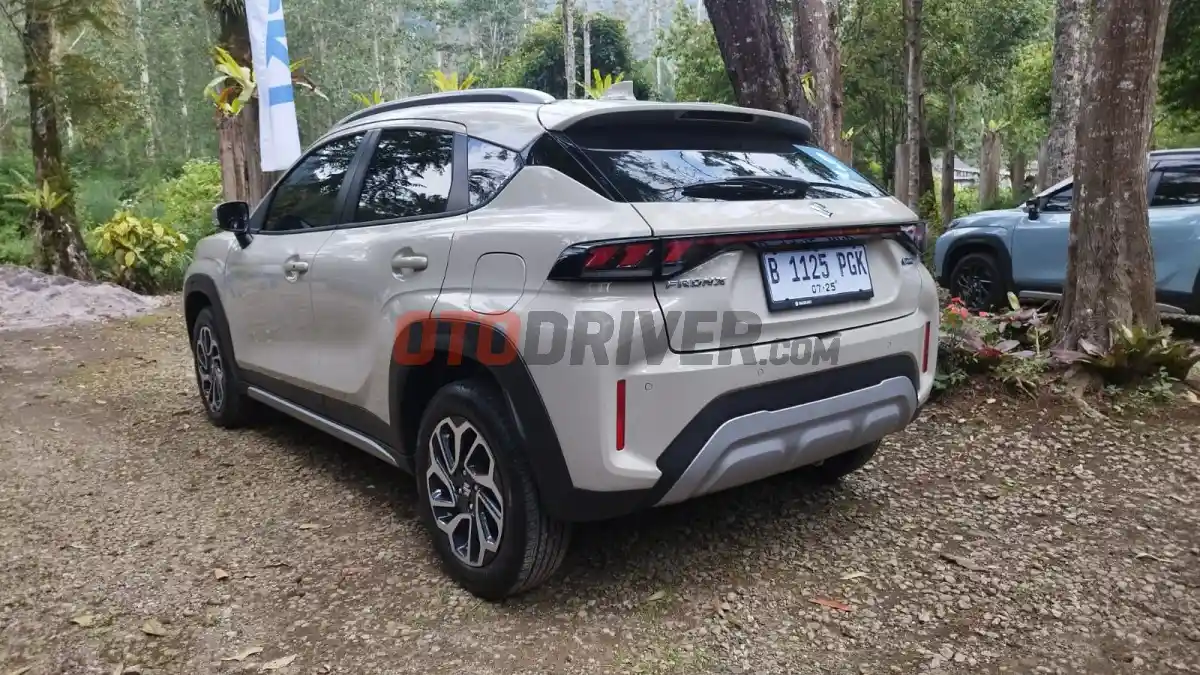 Foto - Suzuki Serahkan 55 Fronx Pada Konsumen, Angka Simbolik Penuh Makna