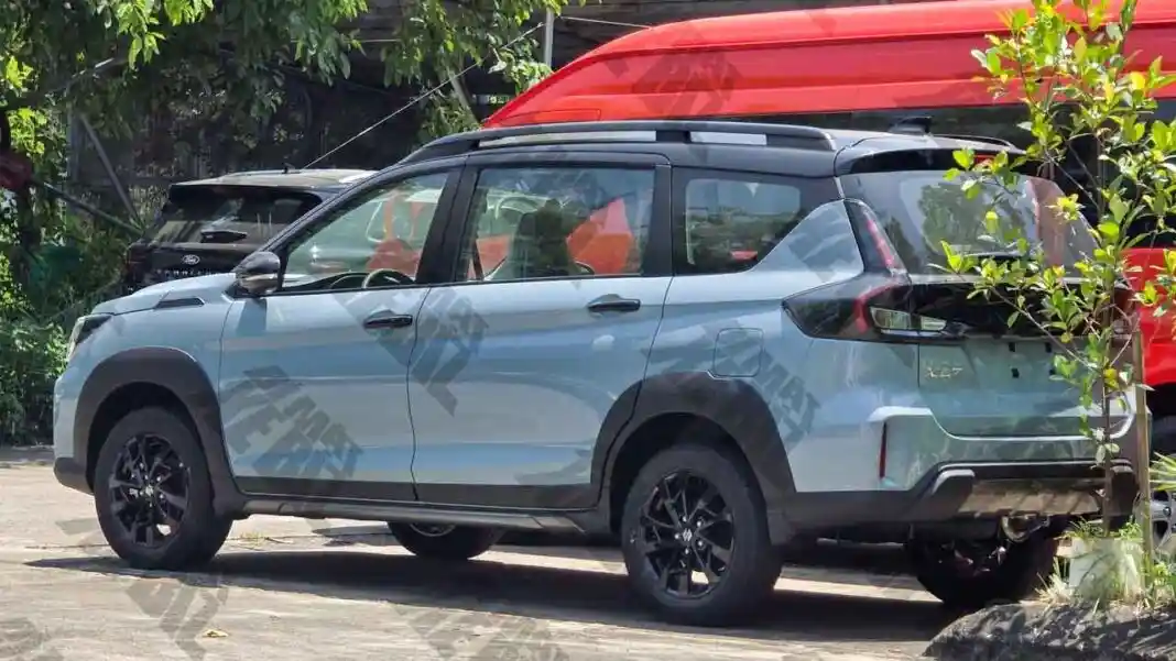 Foto - Suzuki Pasang Teaser SUV Baru, Diduga XL7 Facelift