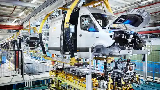 Van - Mercedes-Benz Sprinter Rayakan Ulang Tahun Ke-25 