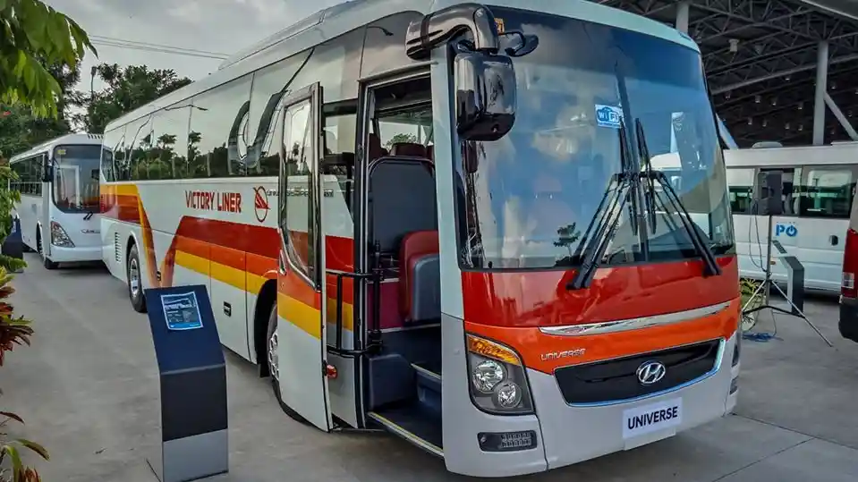 Foto - Sejumlah 50 Unit Bus Baru Hyundai Universe Bersuspensi Udara Dikapalkan Ke Filipina