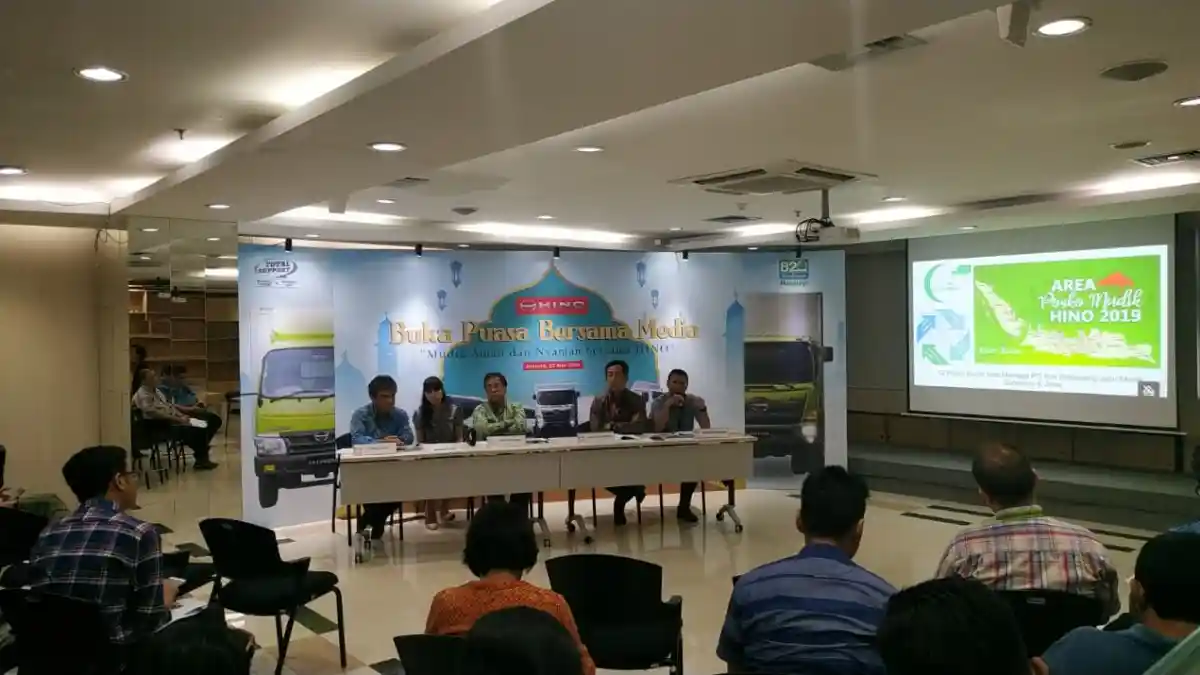 Berita - Hino Siapkan Bengkel Siaga untuk Bus Mudik di Jalur Mudik Sumatra dan Jawa