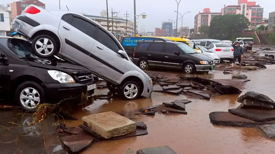 Foto - Dihantam Topan, Hyundai Stop Sementara Produksi Santa Fe dan Accent