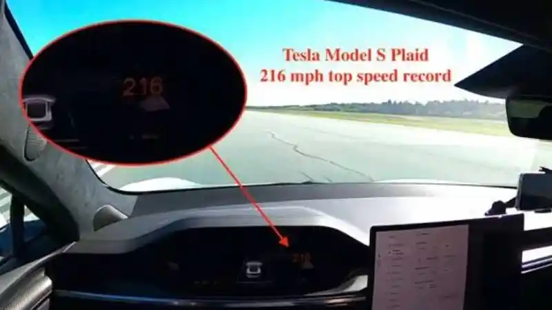 Foto - Diretas, Tesla Model S Lampaui Kecepatan Normal
