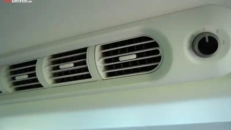 Foto - Mencoba AC Mobil Hyundai Stargazer, Apakah Dingin?