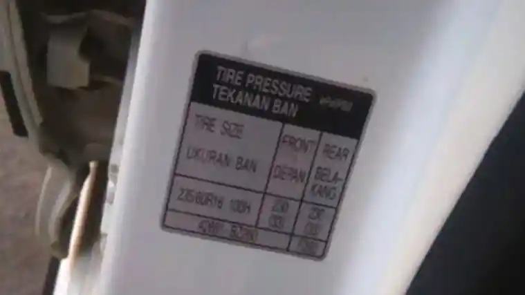 Foto - Tekanan Angin Ban Harus Ideal, Tidak Kurang Tidak Lebih