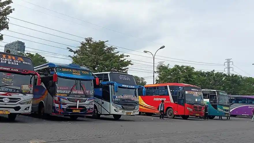 Foto - Posisi Krusial Terminal Purabaya Di Masa Lebaran 2024 