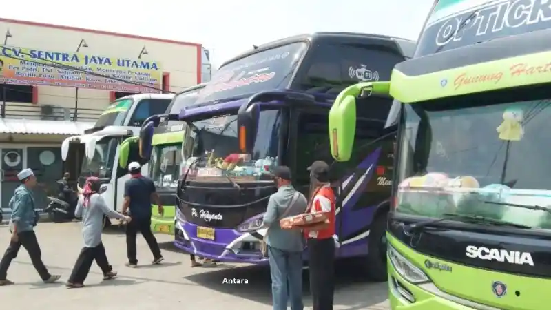 Bus - Puncak Perjalanan Bus Libur Nataru Tanggal 23-24 Desember 2024