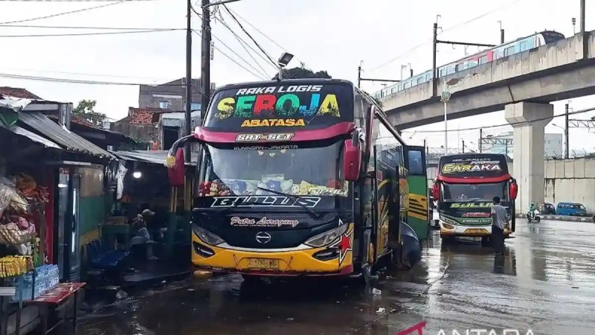 Bus - Terminal Bus Bayangan Jadi Kompetitor Terminal Bus Resmi di Jakarta