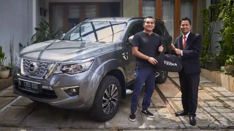 Berita - Nissan Terra Akhirnya Diterima Konsumen Pertamanya di Jakarta