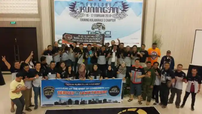 Foto - Terios Rush Club Indonesia Nikmati Kuningan Sambil Emban Misi Sosial