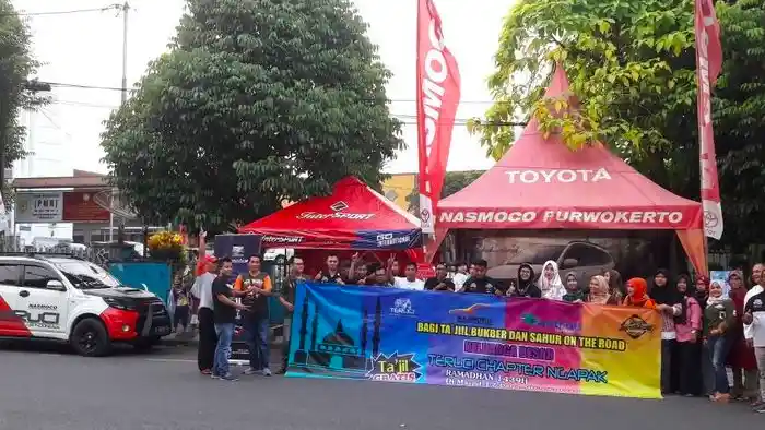 Berita - Komunitas Terios-Rush Chapter "Ngapak" Berbagi Sedekah di Bulan Ramadhan