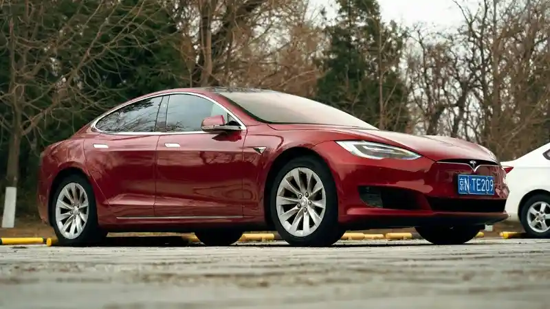 Berita - Tesla Akhirnya Bisa Pakai Search Engine Buatan Baidu