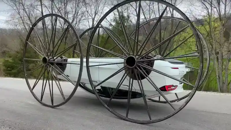 Berita - Kelebihan Lain dari Mobil Listrik, Bisa Berjalan dengan Kondisi Terbalik