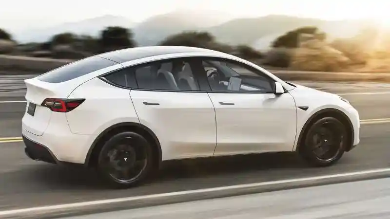 Foto - Karena Baut Kendor, Tesla Tarik Ribuan Model Y