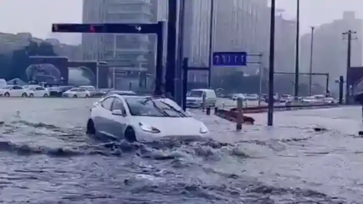 Mobil Listrik - Mobil Listrik Lebih Tahan Banjir 