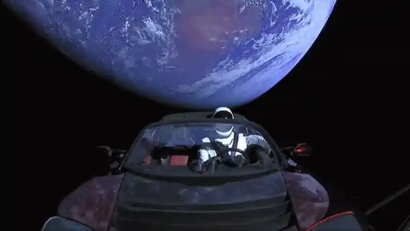 Berita - Diterbangkan Dua Tahun Lalu, Tesla Roadster Sudah Dekat Dengan Mars