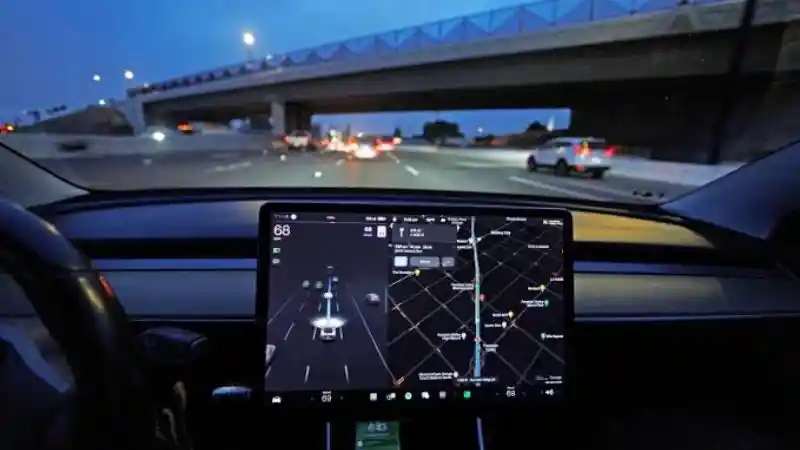 Foto - Bos Tesla Tegaskan Fitur Full Self Driving Bakal Hadir Tahun Ini